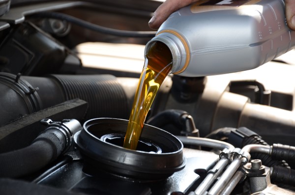 What Do Engine Oil Grades Mean? | Rick's Automotive Service Inc